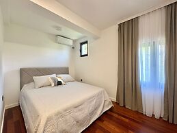 Sunny Bay Apartments
