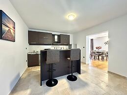 Sunny Bay Apartments