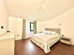 Sunny Bay Apartments
