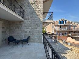Sunny Bay Apartments