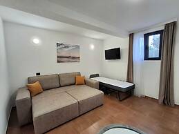Sunny Bay Apartments