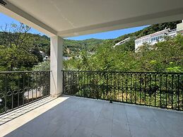Sunny Bay Apartments