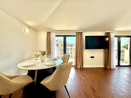 Sunny Bay Apartments