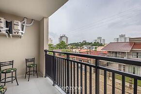 MCB - Apartments With Pool Near the Beach
