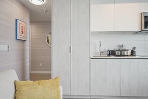 Upscale Condo in Downtown Toronto