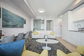 Upscale Condo in Downtown Toronto