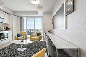 Upscale Condo in Downtown Toronto