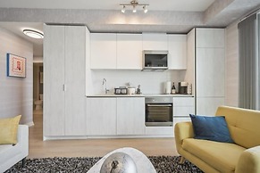 Upscale Condo in Downtown Toronto