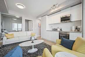 Upscale Condo in Downtown Toronto