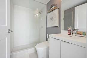 Upscale Condo in Downtown Toronto