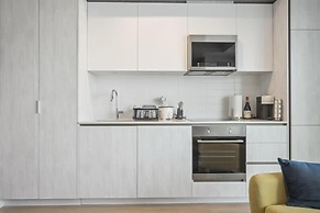 Upscale Condo in Downtown Toronto
