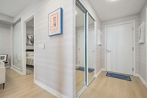 Upscale Condo in Downtown Toronto