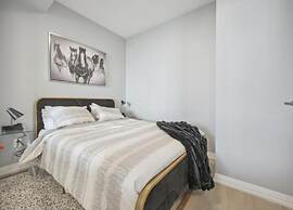 Upscale Condo in Downtown Toronto