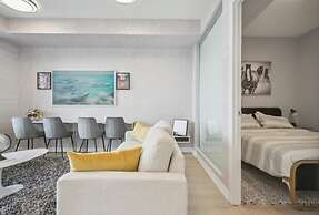 Upscale Condo in Downtown Toronto