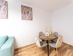 MoHost Sabina - Luxury with Balcony