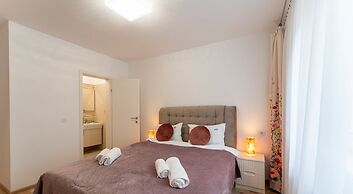 MoHost Sabina - Luxury with Balcony