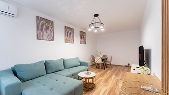 MoHost Sabina - Luxury with Balcony