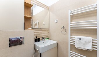 MoHost Sabina - Luxury with Balcony