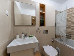 MoHost Sabina - Luxury with Balcony
