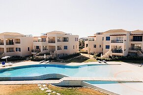 Phaedrus Living: Seaside Thalassa Cretan 101