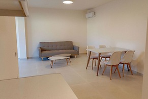Phaedrus Living: Seaside Thalassa Cretan 101