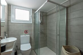 Arty Haven Spacious 3BR House in Larnaca