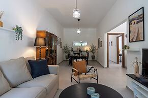 Arty Haven Spacious 3BR House in Larnaca