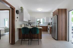 Arty Haven Spacious 3BR House in Larnaca