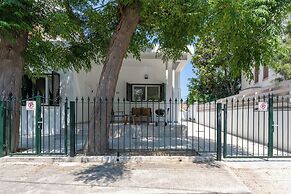 Arty Haven Spacious 3BR House in Larnaca