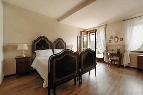 LODOLE COUNTRY HOUSE