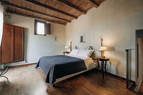 LODOLE COUNTRY HOUSE