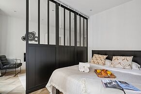 Modern Central Paris Flat by Les Halles
