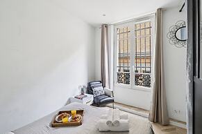 Modern Central Paris Flat by Les Halles