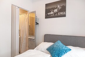 Affordable 3BR Apt near Hauptbahnhof