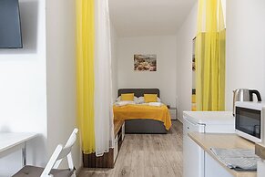 Affordable 3BR Apt near Hauptbahnhof