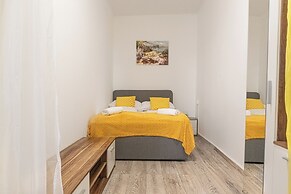 Affordable 3BR Apt near Hauptbahnhof
