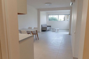 Phaedrus Living: Seaside Thalassa Cretan D101
