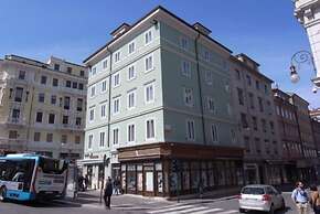 JOIVY Apartments - Trieste Goldoni