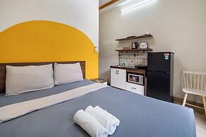 Hearth and Home De Tham