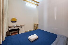Hearth and Home De Tham