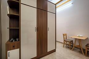 Hearth and Home De Tham