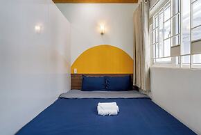 Hearth and Home De Tham
