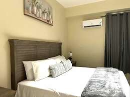 One Bedroom City Apartment with Pool