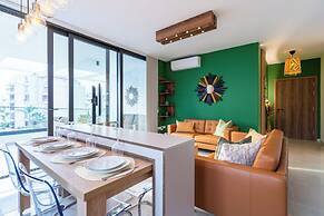 Beachcomber 2-BR Apartment in Larnaca