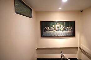 Regal Guest House by ROH