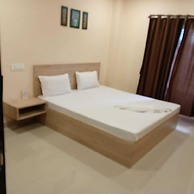 Regal Guest House by ROH