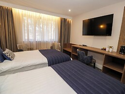 Twin Hotel Room