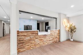 Echo Suites Sterling