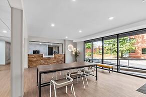Echo Suites Sterling