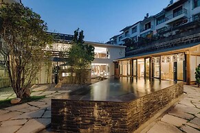 Tengchong Hot Spring Family Resort